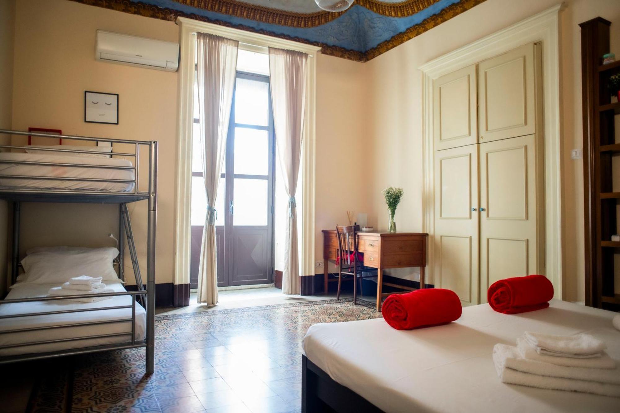 Mitha'S Rooms Catania Bagian luar foto